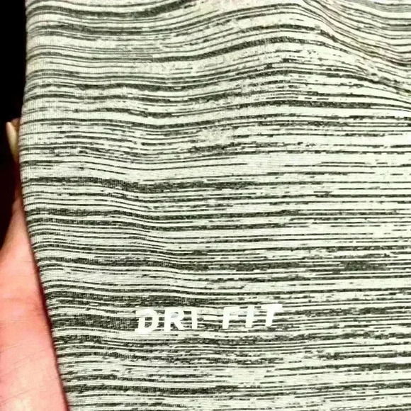 Men’s Nike Dri Fit shirt - Medium - Picture 4 of 5